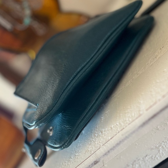 Vintage/Discontinued Liz Claiborne Dark Teal Green Pebbled Wristlet Clutch - Picture 11 of 13